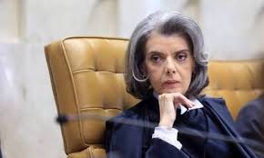Exposição de ministros leva a questionamento, diz Cármen sobre crítica ao STF
